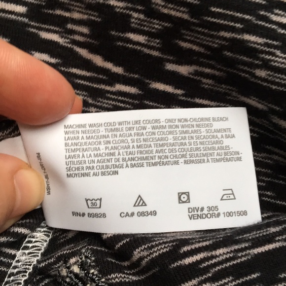 Gloria Vanderbilt T-shirt - Picture 6 of 8